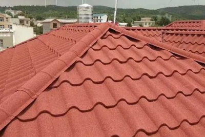 為什么屋頂用金屬彩石瓦更能經(jīng)久耐用？